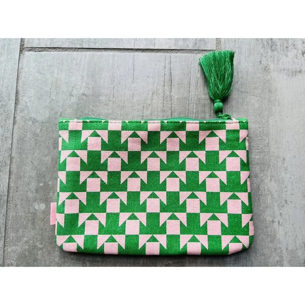 ipsy green pink